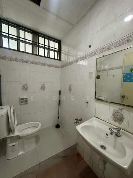 Rumah Berkembar untuk Dijual di Taman Perling (Perling) - Ee Fong Toh - Bathroom - PropertyGuru.com.my
