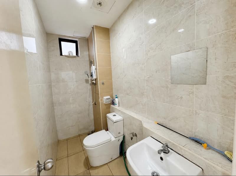 Service Residence for Sale at D'Summit Residences - Ee Fong Toh - Bathroom - PropertyGuru.com.my