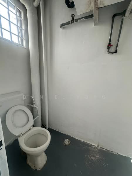 Rumah Flat untuk Dijual di Rumah Pangsa Akasia - Daniel Yong - Bathroom - PropertyGuru.com.my