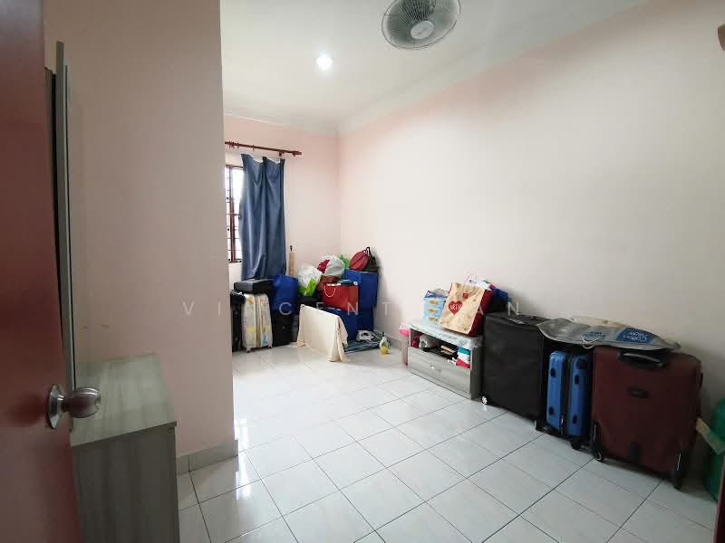 2-storey Terraced House for Sale in Bandar Baru Sungai Buloh (Sungai Buloh) - Vincent Tan - Bedroom - PropertyGuru.com.my