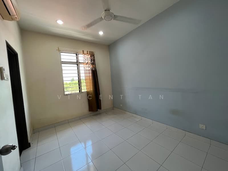2-storey Terraced House for Sale in Bandar Baru Sungai Buloh (Sungai Buloh) - Vincent Tan - Bedroom - PropertyGuru.com.my