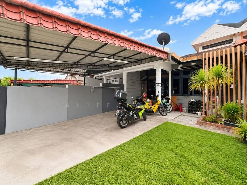 Rumah Teres 1 Tingkat untuk Dijual di Seksyen 16 (Bangi) - Aliff Iqbal - Exterior - PropertyGuru.com.my