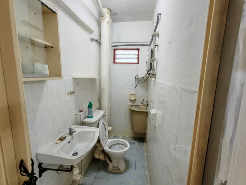 Apartment for Sale at Eastern Court - May Tan - Bathroom - PropertyGuru.com.my