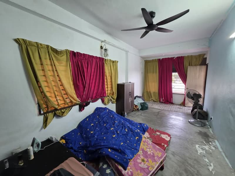 Rumah Teres untuk Dijual di Taman Tan Sai Gin (Bukit Mertajam) - Gerald Peski - Living Room - PropertyGuru.com.my