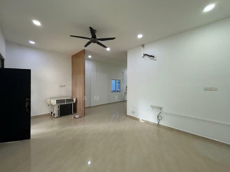 Rumah Teres 3 Tingkat untuk Dijual di Jelutong (Penang) - Sam Yeoh - Living Room - PropertyGuru.com.my