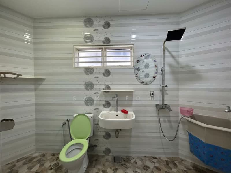 Rumah Teres 3 Tingkat untuk Dijual di Jelutong (Penang) - Sam Yeoh - Bathroom - PropertyGuru.com.my