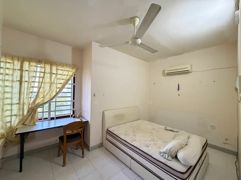 Condominium for Sale at Marina Bay Condominium - May Tan - Bedroom - PropertyGuru.com.my