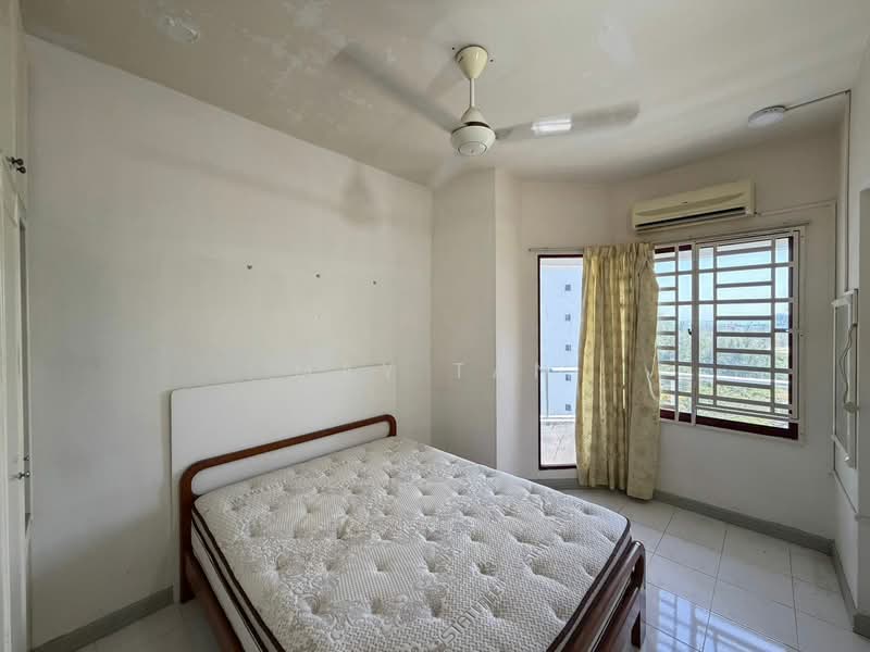 Condominium for Sale at Marina Bay Condominium - May Tan - Bedroom - PropertyGuru.com.my
