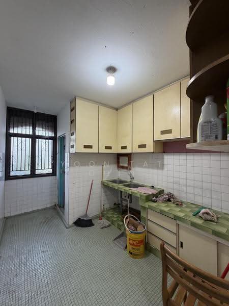 Rumah Flat untuk Dijual di Flat PKNS Section 17 Shah Alam - Nick Chin - Kitchen - PropertyGuru.com.my