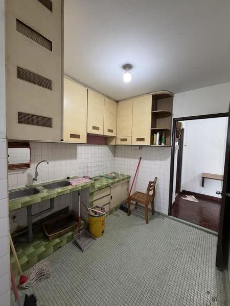 Rumah Flat untuk Dijual di Flat PKNS Section 17 Shah Alam - Nick Chin - Kitchen - PropertyGuru.com.my