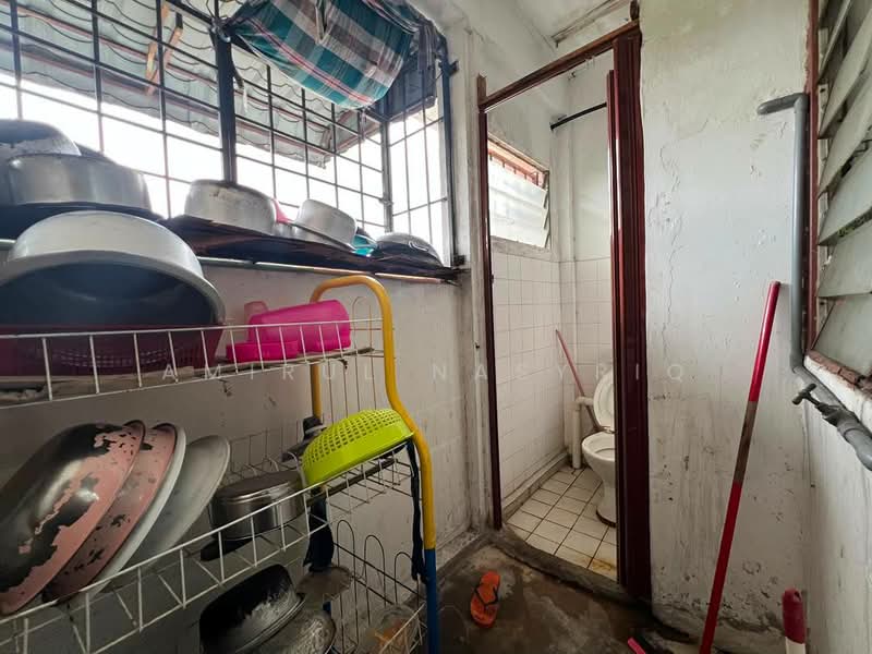 Flat for Sale at Gugusan Kemboja - Amirul Nasyriq - Bathroom - PropertyGuru.com.my