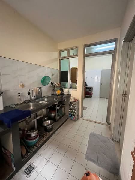2-storey Terraced House for Sale in Taman Perling (Perling) - Ee Fong Toh - Kitchen - PropertyGuru.com.my