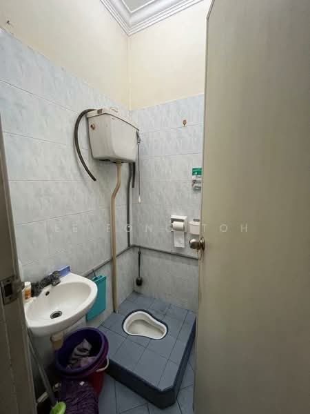 2-storey Terraced House for Sale in Taman Perling (Perling) - Ee Fong Toh - Bathroom - PropertyGuru.com.my