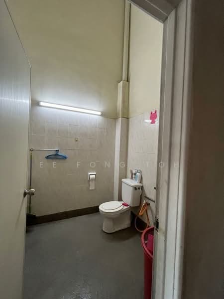 2-storey Terraced House for Sale in Taman Perling (Perling) - Ee Fong Toh - Bathroom - PropertyGuru.com.my