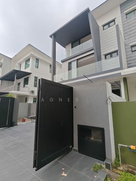 Cluster House for Sale in Taman Mutiara Mas (Skudai) - Agnes . - PropertyGuru.com.my