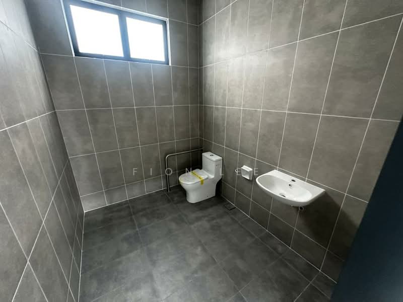 Semi-D Factory for Rent in Taman Dato Onn (Johor Bahru) - Fion Lee - Bathroom - PropertyGuru.com.my