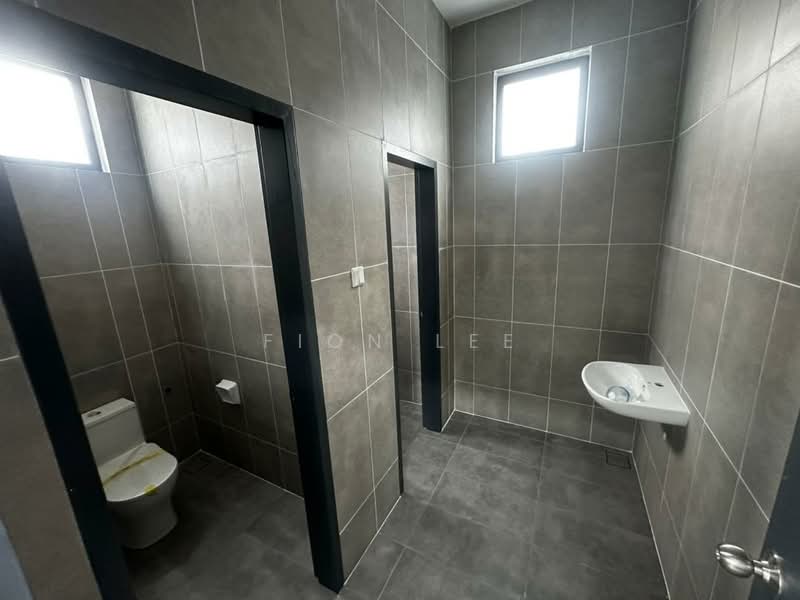 Semi-D Factory for Rent in Taman Dato Onn (Johor Bahru) - Fion Lee - Bathroom - PropertyGuru.com.my