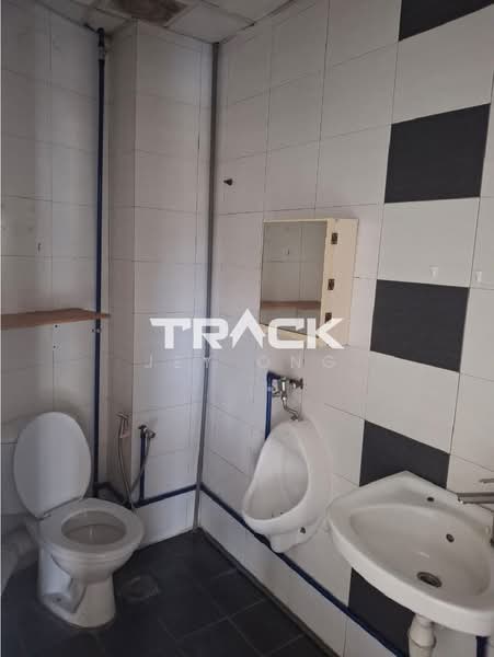 Office for Rent in Taman Bukit Jambul (Bukit Jambul) - Jey Ong - Bathroom - PropertyGuru.com.my