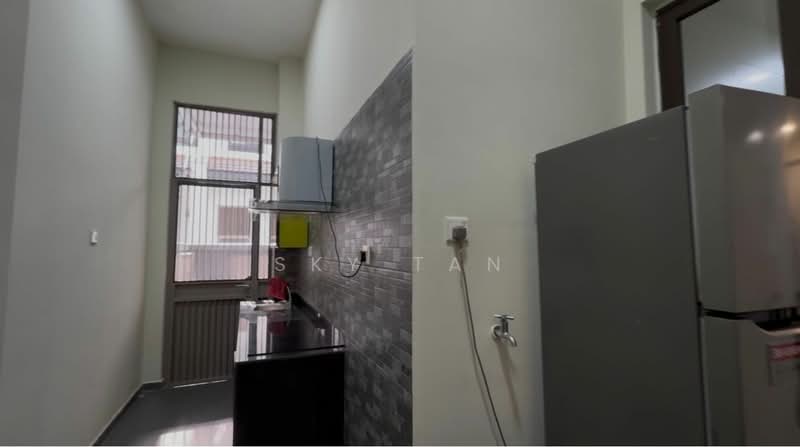 Cluster House for Rent in Eco Botanic (Iskandar Puteri (Nusajaya)) - Sky Tan - Kitchen - PropertyGuru.com.my