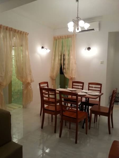 Kondominium untuk Disewa di Eden Seaview Condominium - Correen Lee - Dining Room - PropertyGuru.com.my