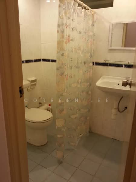 Kondominium untuk Disewa di Eden Seaview Condominium - Correen Lee - Bathroom - PropertyGuru.com.my