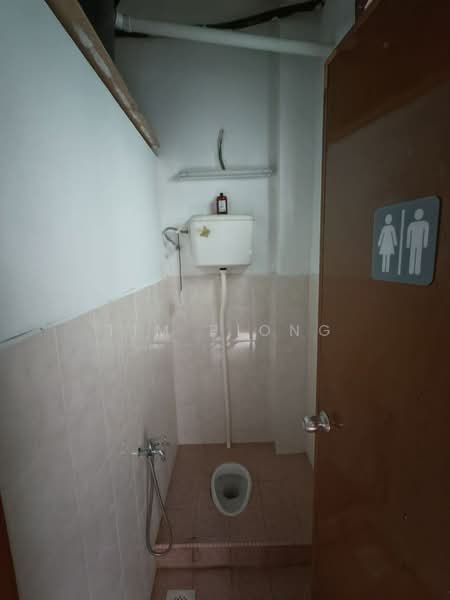 Kedai / Pejabat untuk Dijual di Cheng (Melaka) - Tim Piong - Bathroom - PropertyGuru.com.my