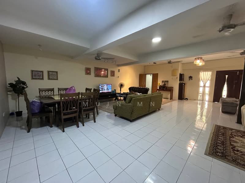 2-storey Terraced House for Sale in Subang Bestari (Shah Alam) - Muin Mn - Living Room - PropertyGuru.com.my
