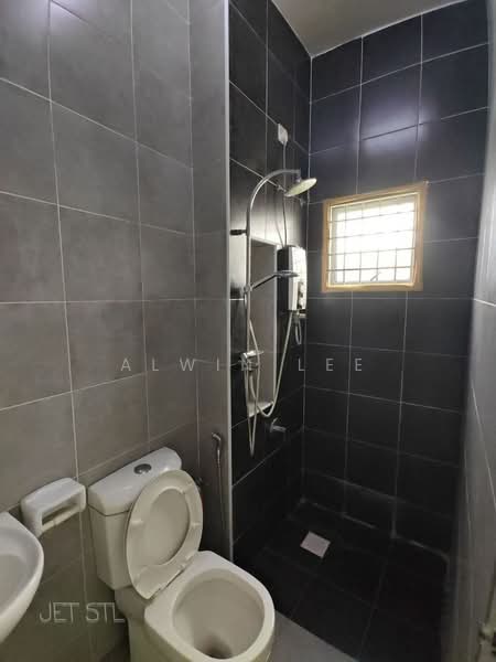 Rumah Teres 2 Tingkat untuk Dijual di Setia Indah 12 (Setia Alam) - Alwin Lee - Bathroom - PropertyGuru.com.my