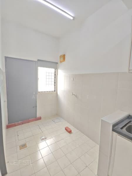 Rumah Teres 2 Tingkat untuk Dijual di Setia Indah 12 (Setia Alam) - Alwin Lee - Kitchen - PropertyGuru.com.my