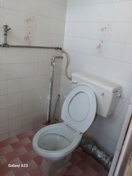 Flat for Sale at Farlim 4 - Leong . - Bathroom - PropertyGuru.com.my