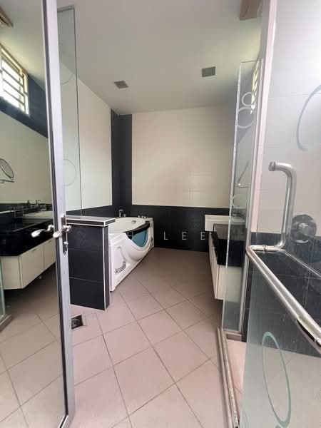 Semi-Detached House for Sale in Taman Selayang (Butterworth) - SH Lee - Bathroom - PropertyGuru.com.my