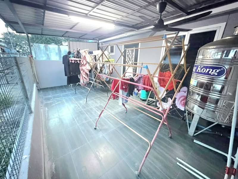 Rumah Teres untuk Dijual di Taman Seri Sementa (Kapar) - Yasmin Sulaiman - Balcony - PropertyGuru.com.my