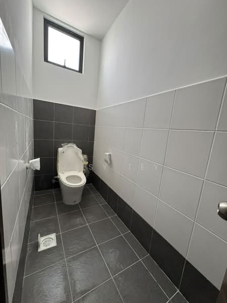 Shop / Office for Rent in Eco Business Park 2 Senai (Senai) - Jesy Tey - Bathroom - PropertyGuru.com.my