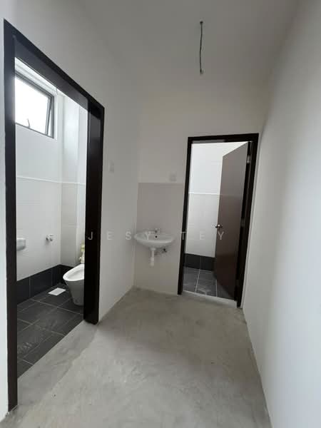 Shop / Office for Rent in Eco Business Park 2 Senai (Senai) - Jesy Tey - Bathroom - PropertyGuru.com.my