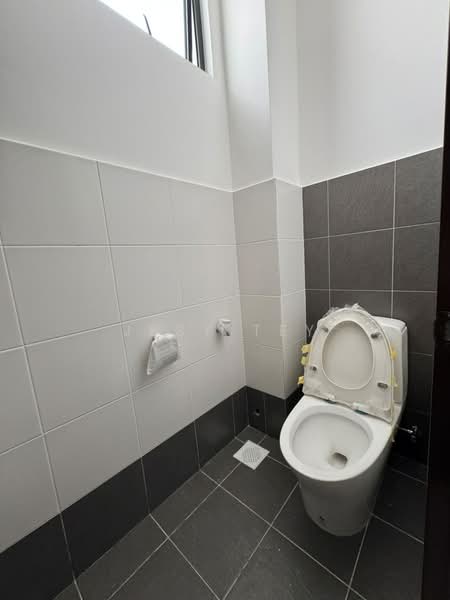 Shop / Office for Rent in Eco Business Park 2 Senai (Senai) - Jesy Tey - Bathroom - PropertyGuru.com.my