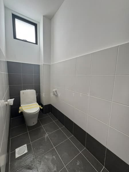 Shop / Office for Rent in Eco Business Park 2 Senai (Senai) - Jesy Tey - Bathroom - PropertyGuru.com.my