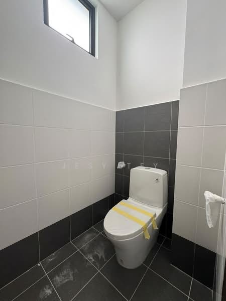 Shop / Office for Rent in Eco Business Park 2 Senai (Senai) - Jesy Tey - Bathroom - PropertyGuru.com.my