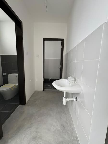 Shop / Office for Rent in Eco Business Park 2 Senai (Senai) - Jesy Tey - Bathroom - PropertyGuru.com.my