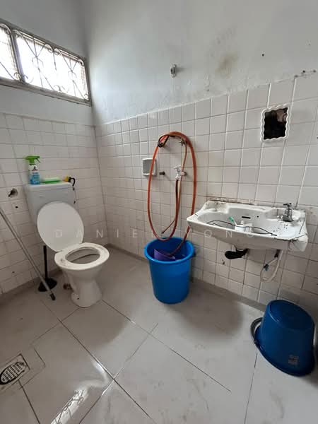 2-storey Terraced House for Sale in Taman Pelangi (Johor Bahru) - Daniel Yong - Bathroom - PropertyGuru.com.my