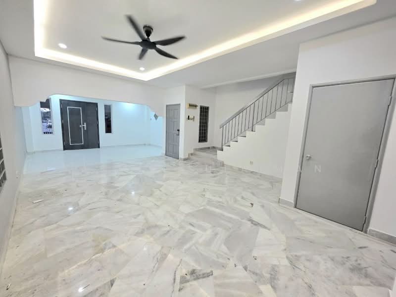 Rumah Teres 2 Tingkat untuk Dijual di Bandar Tasik Puteri (Rawang) - Yasmin Sulaiman - Living Room - PropertyGuru.com.my