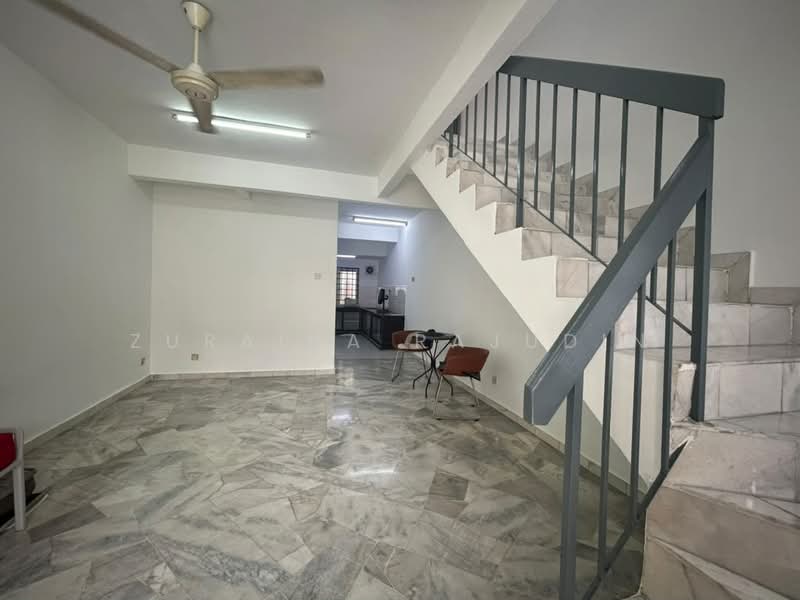 Rumah Teres 2 Tingkat untuk Dijual di Taman Sri Gombak (Gombak) - Zuraina Rajudin - Living Room - PropertyGuru.com.my
