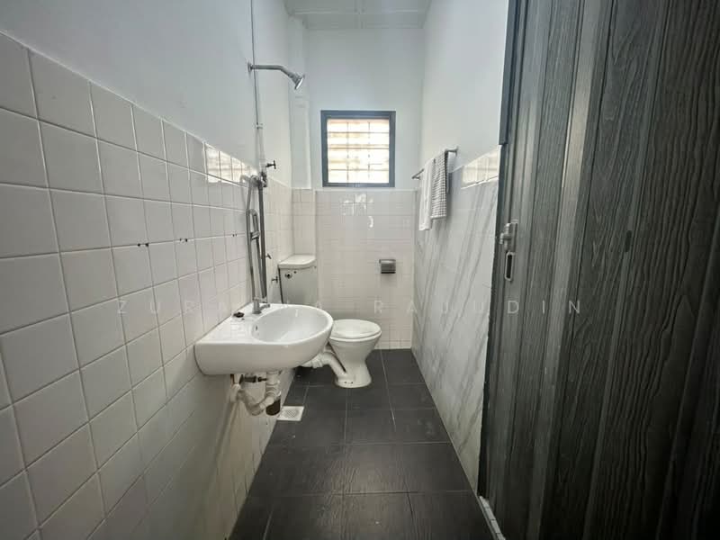Rumah Teres 2 Tingkat untuk Dijual di Taman Sri Gombak (Gombak) - Zuraina Rajudin - Bathroom - PropertyGuru.com.my