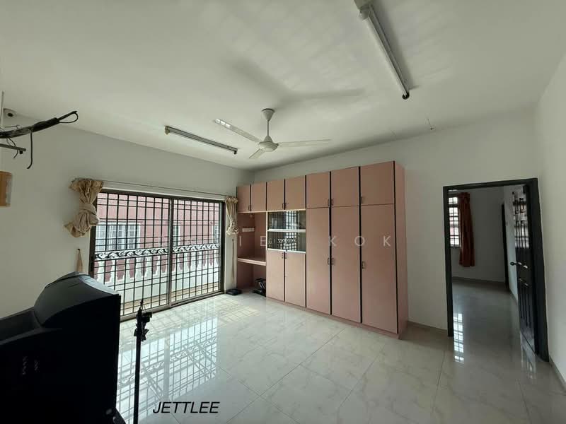 Rumah Berkembar untuk Dijual di Taman Saga 2 (Klang) - Daniel Kok - Living Room - PropertyGuru.com.my