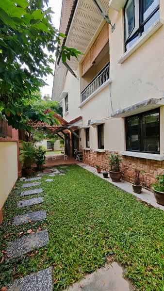 Rumah Berkembar untuk Dijual di Seksyen 9 (Bangi) - Azli Ibrahim - Exterior - PropertyGuru.com.my