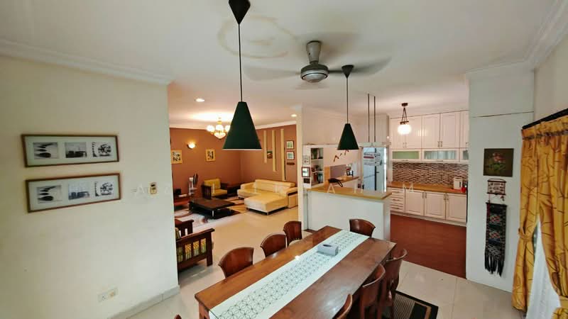 Rumah Berkembar untuk Dijual di Seksyen 9 (Bangi) - Azli Ibrahim - Living Room - PropertyGuru.com.my