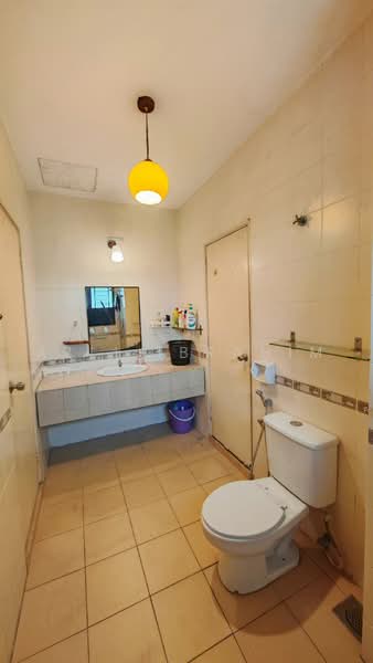 Rumah Berkembar untuk Dijual di Seksyen 9 (Bangi) - Azli Ibrahim - Bathroom - PropertyGuru.com.my