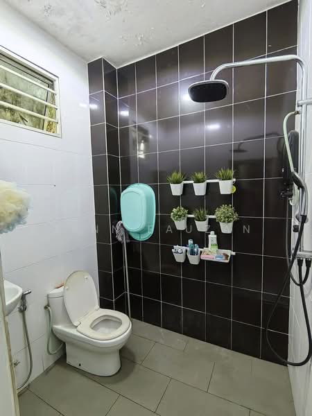 Rumah Teres 2 Tingkat untuk Dijual di Bukit Sentosa (Rawang) - Zann Fauzan - Bathroom - PropertyGuru.com.my
