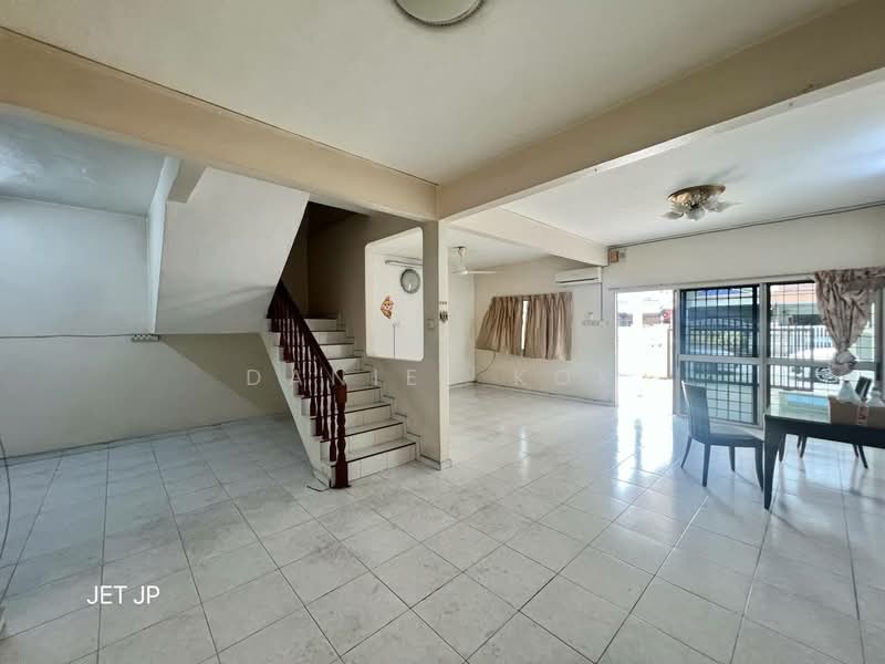 Rumah Teres 2 Tingkat untuk Dijual di Taman Kim Chuan (Klang) - Daniel Kok - Living Room - PropertyGuru.com.my