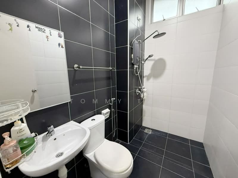 Rumah Teres 2-Tingkat untuk Dijual di Taman Eco Cascadia (Tebrau) - Tommy Tai - Bathroom - PropertyGuru.com.my