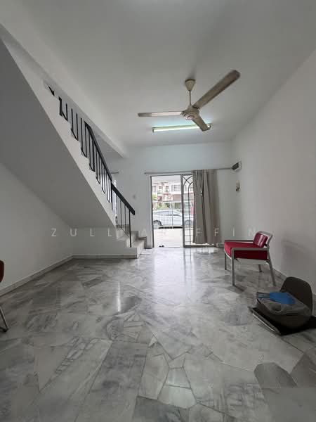 Rumah Teres 2 Tingkat untuk Dijual di Batu Caves (Selangor) - ZULL ARIFFIN - Living Room - PropertyGuru.com.my